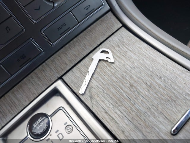 2009 JAGUAR XF PREMIUM LUXURY VIN: SAJWA06B19HR09817