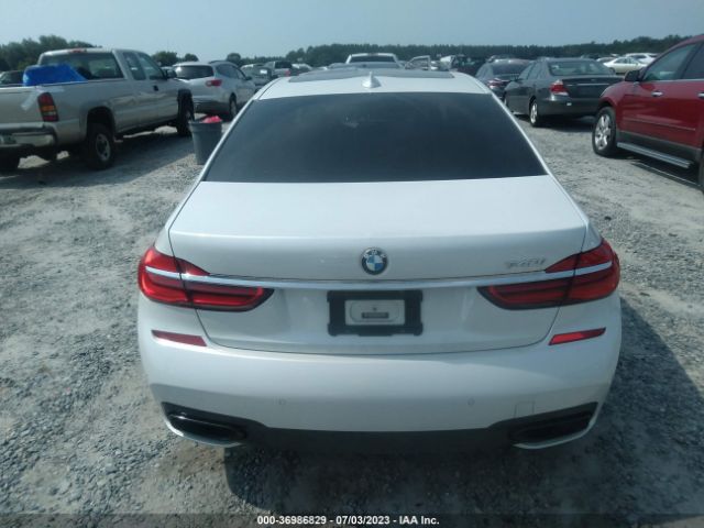 WBA7E2C57JG742534 BMW 7 Series 740i