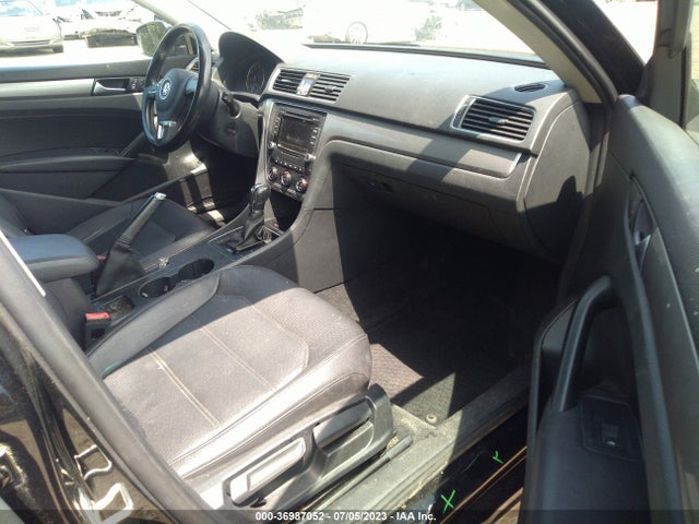 1VWAT7A32FC111151 Volkswagen Passat 1.8t Limited Edition