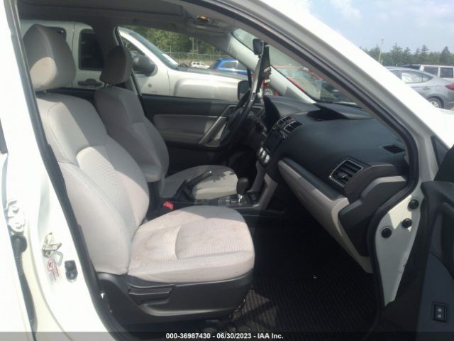 JF2SJAEC8JH425629 Subaru Forester Premium