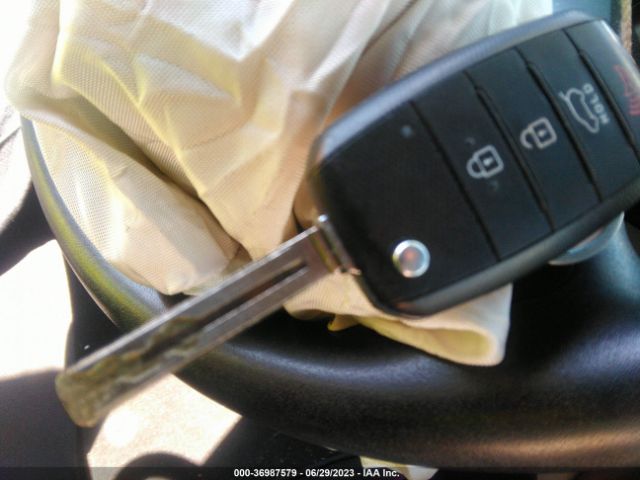 KNDJN2A22K7655711 KIA Soul Base