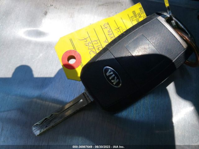 5XYKT3A64EG433570 KIA SORENTO LX
