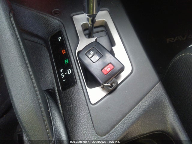 2017 TOYOTA RAV4 XLE VIN: 2T3WFREVXHW389058