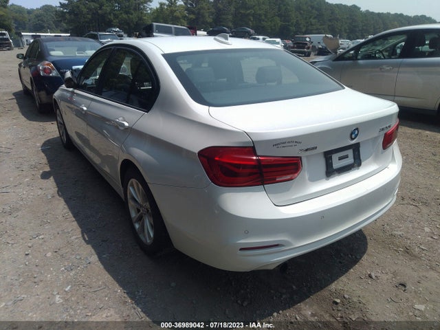 BMW 320i Xdrive 2017 WBA8E5G32HNU44042 Image 3