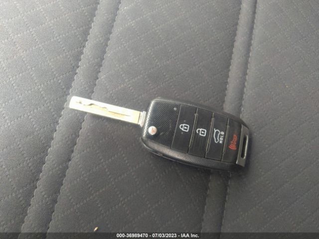 5XYPGDA33GG024338 KIA SORENTO LX