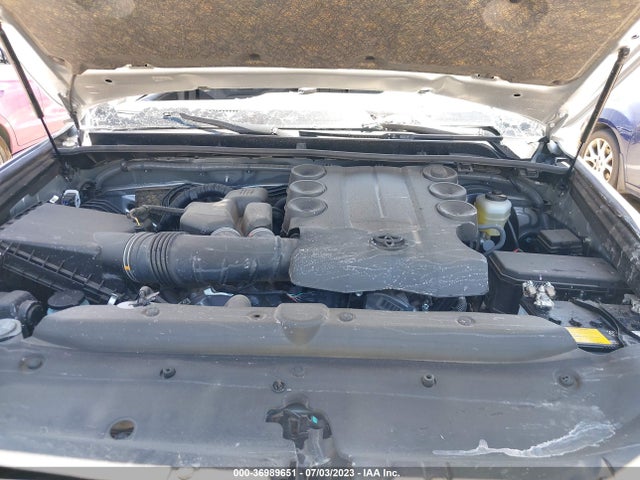 Toyota 4RUNNER SR5 2022 JTEEU5JR2N5262824 Image 16