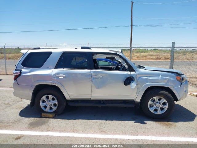 Toyota 4RUNNER SR5 2022 JTEEU5JR2N5262824 Image 5