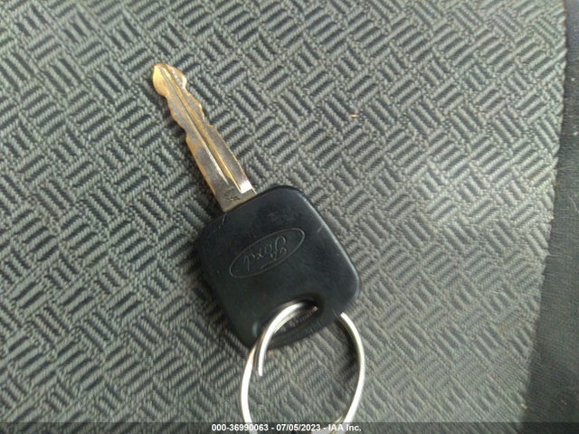 2001 FORD FOCUS ZX3 VIN: 3FAFP31311R210131