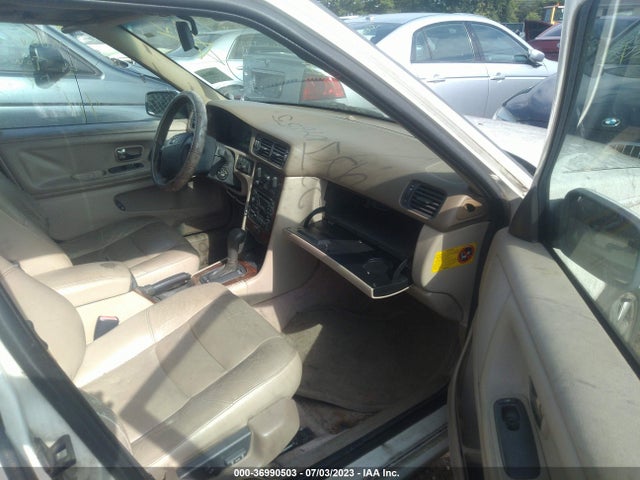 1998 VOLVO V70 T5 VIN: YV1LW5340W2356902