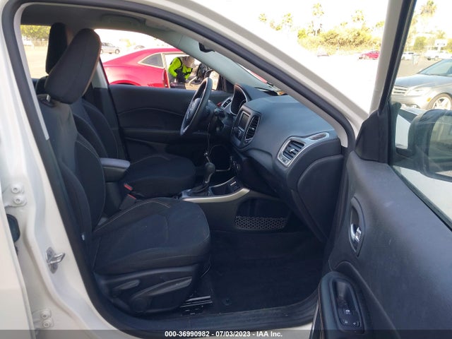 3C4NJCAB8JT502652 Jeep Compass Sport