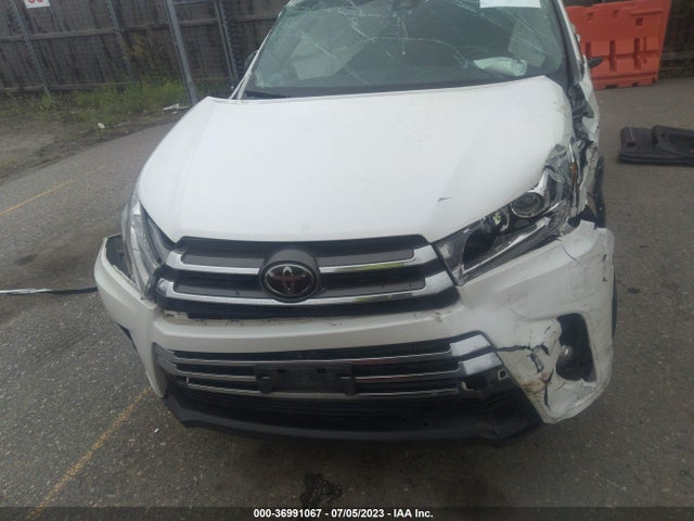 Toyota Highlander Limited Platinum 2018 5TDDZRFH8JS871770 Image 13