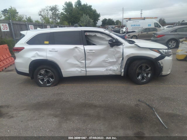 Toyota Highlander Limited Platinum 2018 5TDDZRFH8JS871770 Image 14