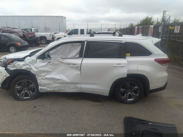 Toyota Highlander Limited Platinum 2018 5TDDZRFH8JS871770 Image 15