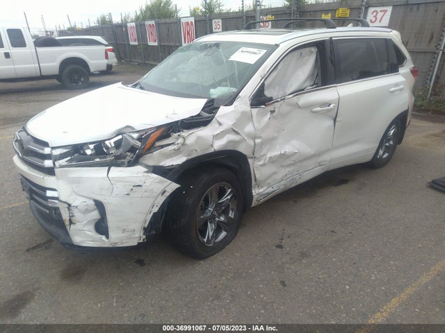 Toyota Highlander Limited Platinum 2018 5TDDZRFH8JS871770 Image 2