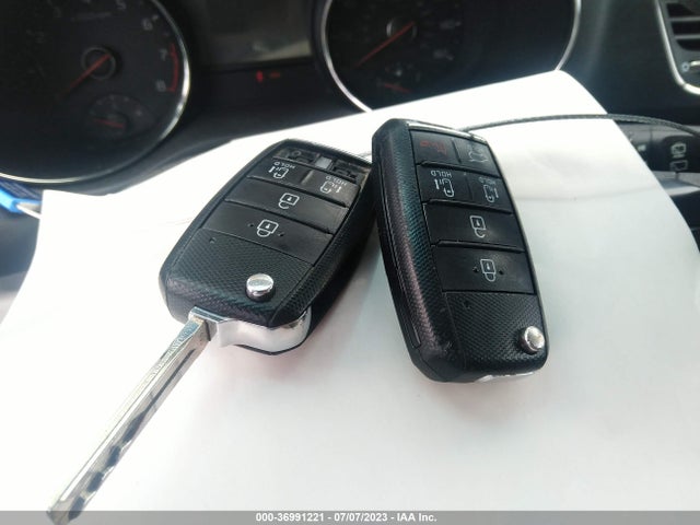 KIA SEDONA LX 2017 KNDMB5C17H6225134 Image 11