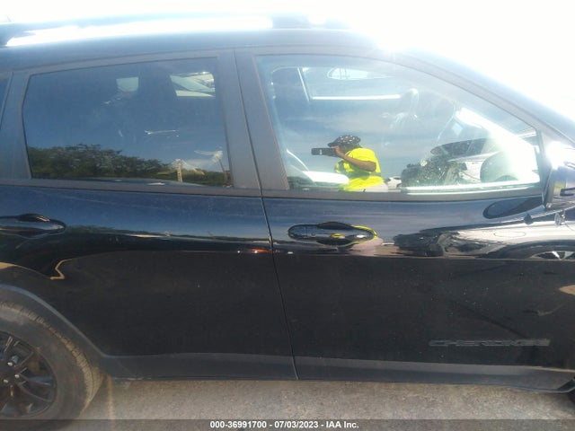 2023 Jeep Cherokee, VIN: 1C4PJMMB7PD110254