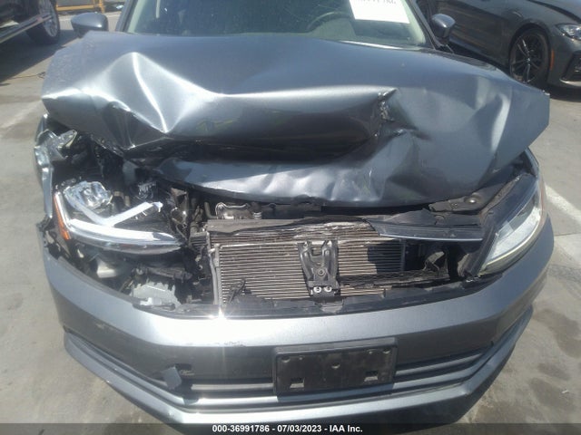 3VW2B7AJ0JM260395 Volkswagen Jetta 1.4t S