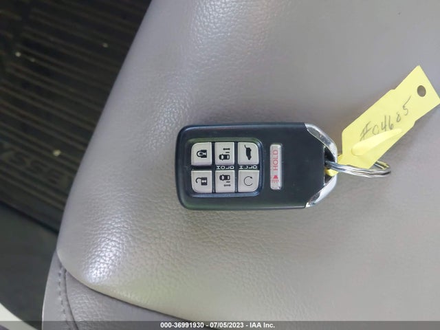 Honda Odyssey Touring 2018 5FNRL6H84JB007872 Image 3