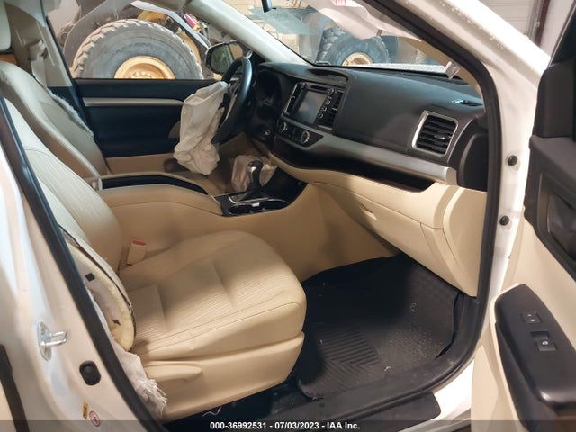 Toyota Highlander Le 2016 5TDBKRFH2GS255678 Image 10