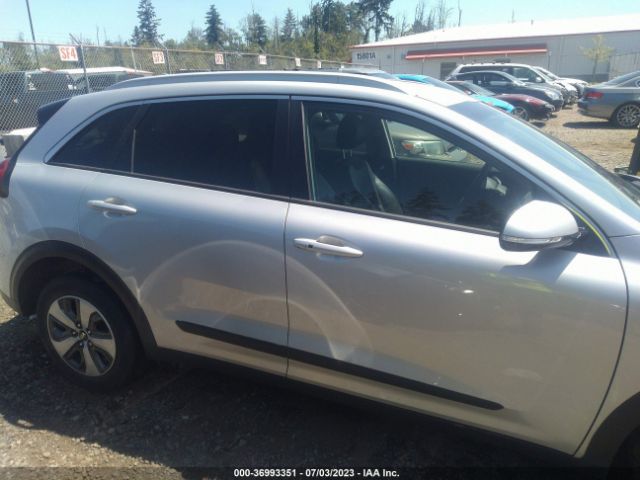 KNDCC3LC8H5103435 KIA NIRO EX