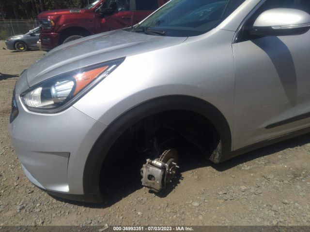 KNDCC3LC8H5103435 KIA NIRO EX