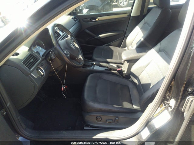 1VWBT7A30EC106078 Volkswagen Passat Se W/sunroof & Nav