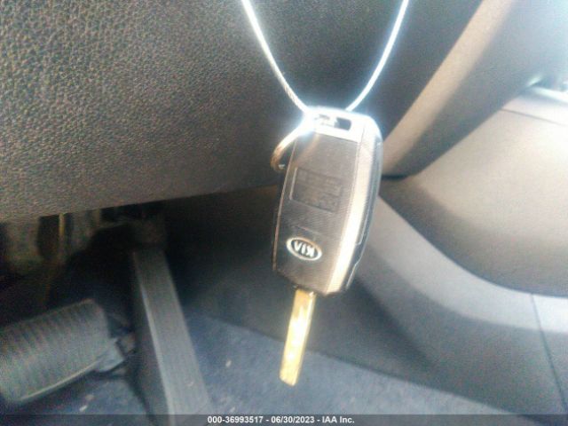 5XYPG4A37LG661937 KIA SORENTO LX