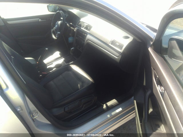 1VWAT7A37FC080611 Volkswagen Passat 1.8t Wolfsburg Ed