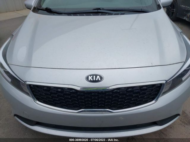 3KPFK4A7XJE209472 KIA FORTE LX