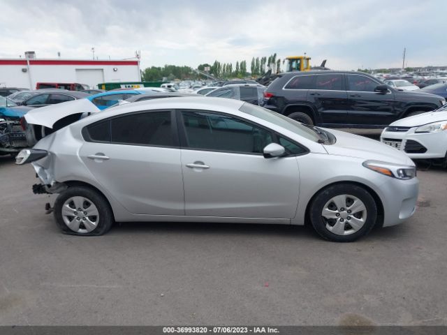 3KPFK4A7XJE209472 KIA FORTE LX