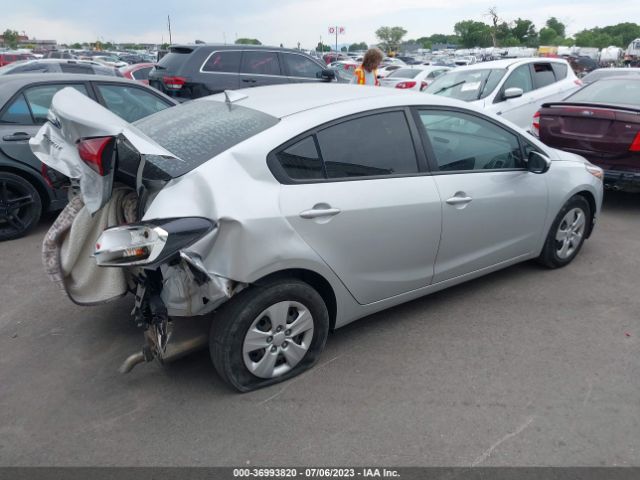 3KPFK4A7XJE209472 KIA FORTE LX