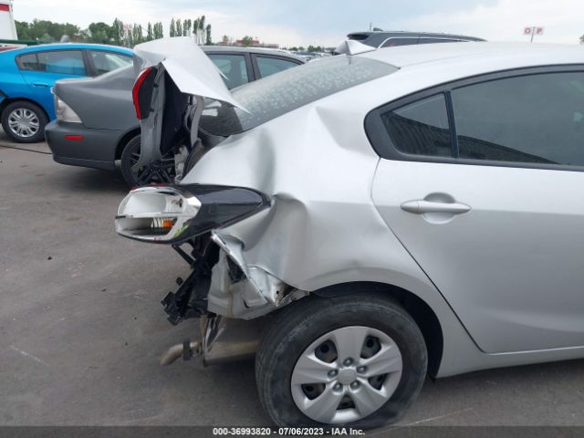3KPFK4A7XJE209472 KIA FORTE LX
