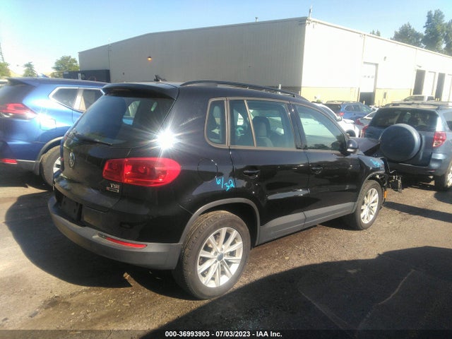 WVGBV7AX2HK049677 Volkswagen TIGUAN