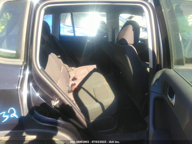 WVGBV7AX2HK049677 Volkswagen TIGUAN
