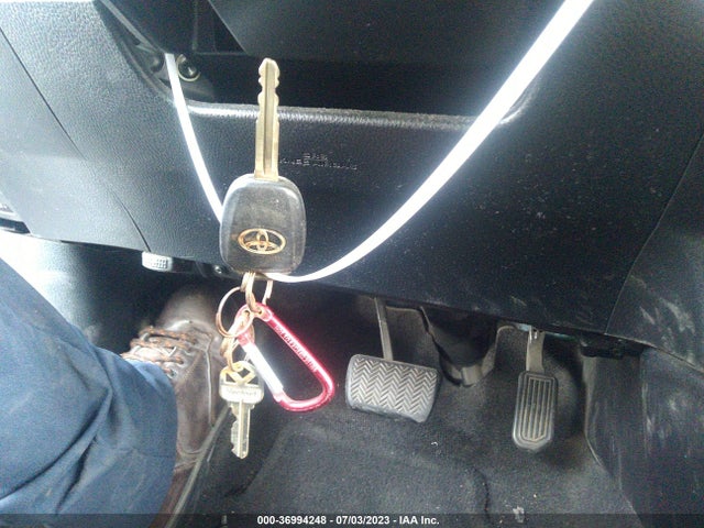 Toyota RAV4 LE 2015 JTMZFREV9FD047561 Image 3