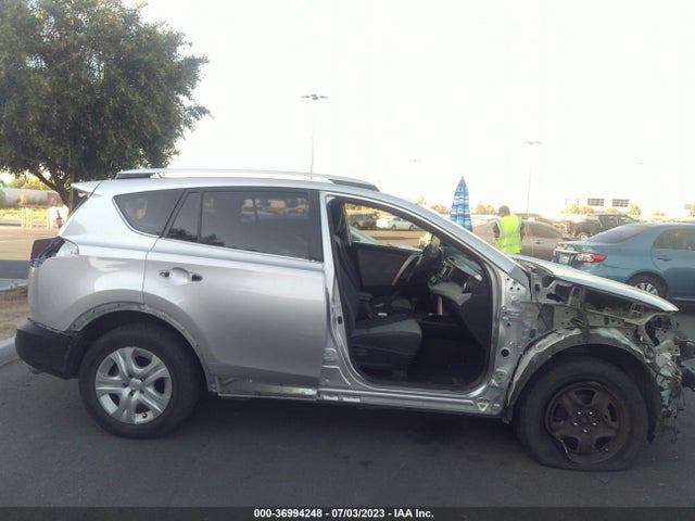 Toyota RAV4 LE 2015 JTMZFREV9FD047561 Image 6