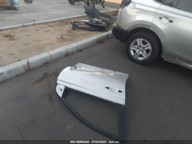 Toyota RAV4 LE 2015 JTMZFREV9FD047561 Image 4