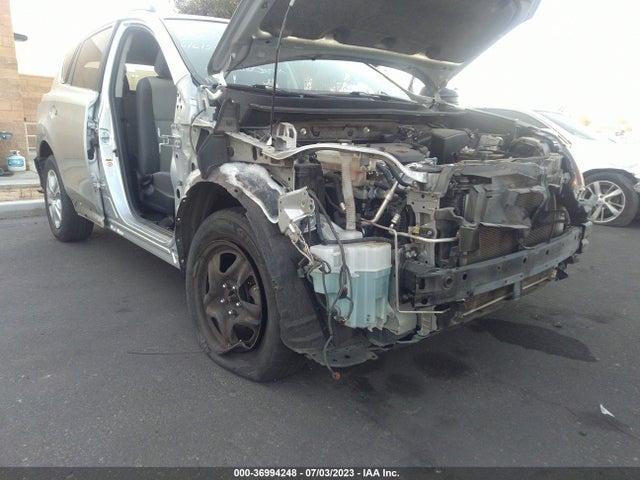 Toyota RAV4 LE 2015 JTMZFREV9FD047561 Image 13