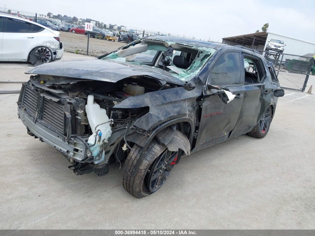 Chevrolet Traverse Premier 2018 1GNERKKW0JJ170726 Image 2