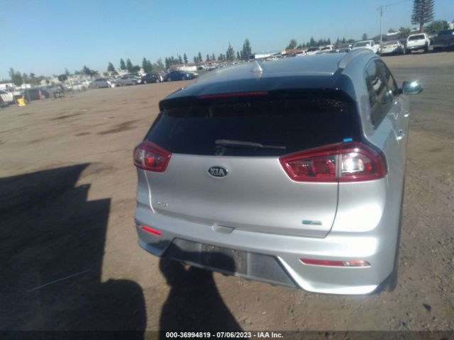 KNDCB3LC8H5074182 KIA NIRO LX