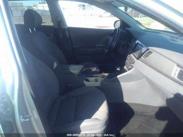 KNDCB3LC8H5074182 KIA NIRO LX