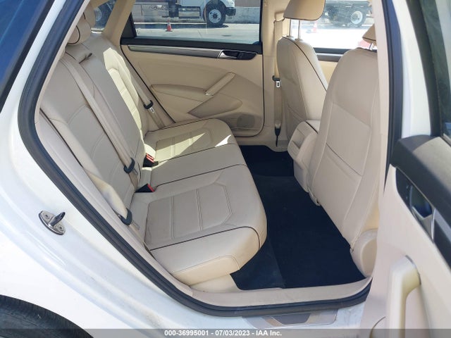 1VWDT7A30HC014188 Volkswagen Passat 1.8t R-line