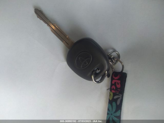 5TDKK3DC1GS759420 Toyota SIENNA LE