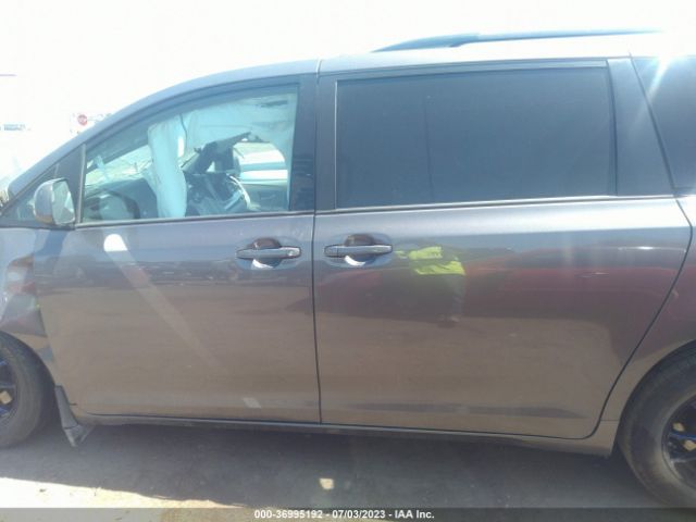 5TDKK3DC1GS759420 Toyota SIENNA LE