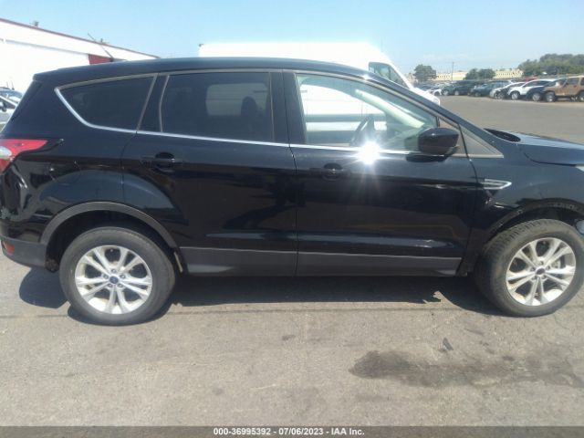 1FMCU9GD2HUB15570 Ford ESCAPE SE