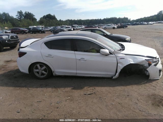 19UDE2F82LA002697 Acura Ilx Pkg