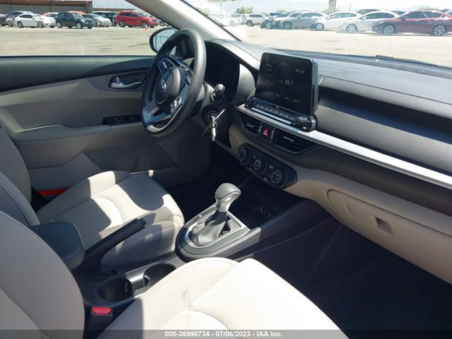3KPF24AD0ME364543 KIA Forte Lxs