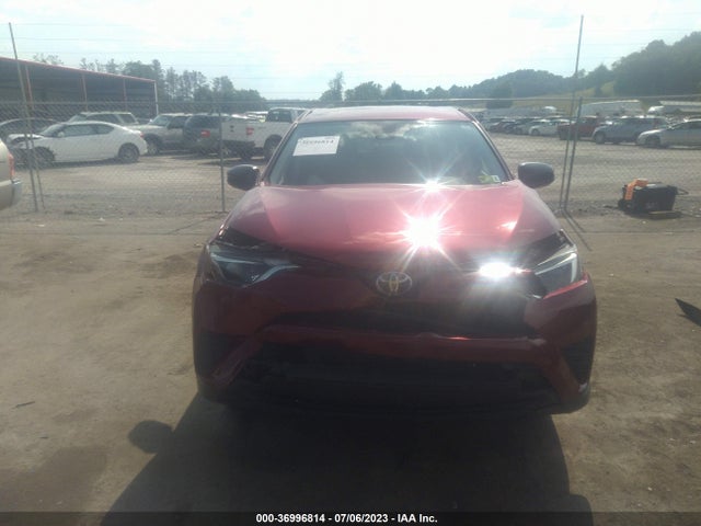 Toyota RAV4 LE 2018 JTMBFREV3JD229637 Image 13