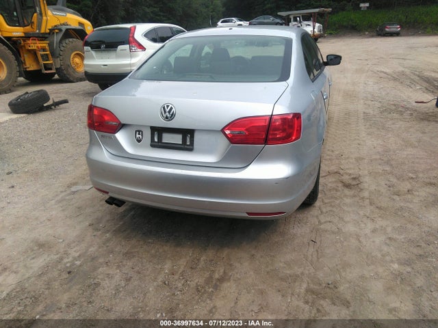 3VW2K7AJ0EM313327 Volkswagen Jetta Sedan S