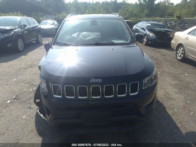3C4NJDBBXJT107991 Jeep Compass Latitude